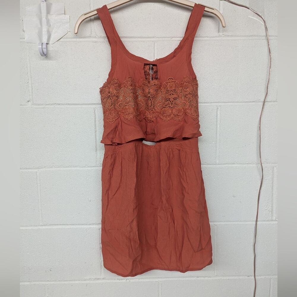 New nwt for love and lemons coral ruffle lace mini dress cutout back sleeveless - Picture 2 of 9